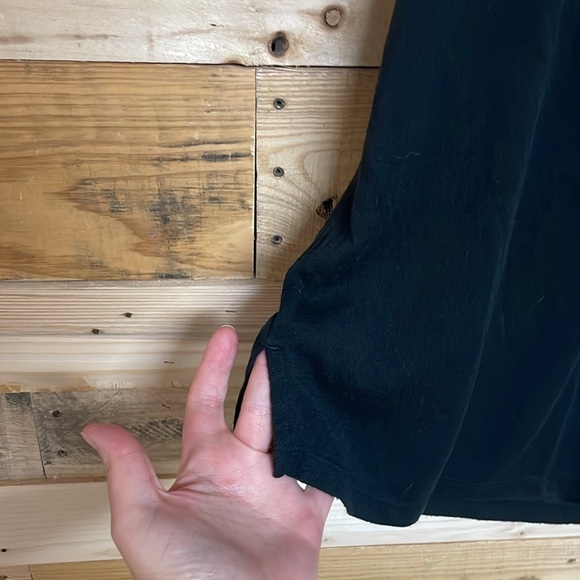 GAP size XXL Black V-neck Lightweight Short Sleeve Soft and Stretchy T-shirt - Picture 4 of 7